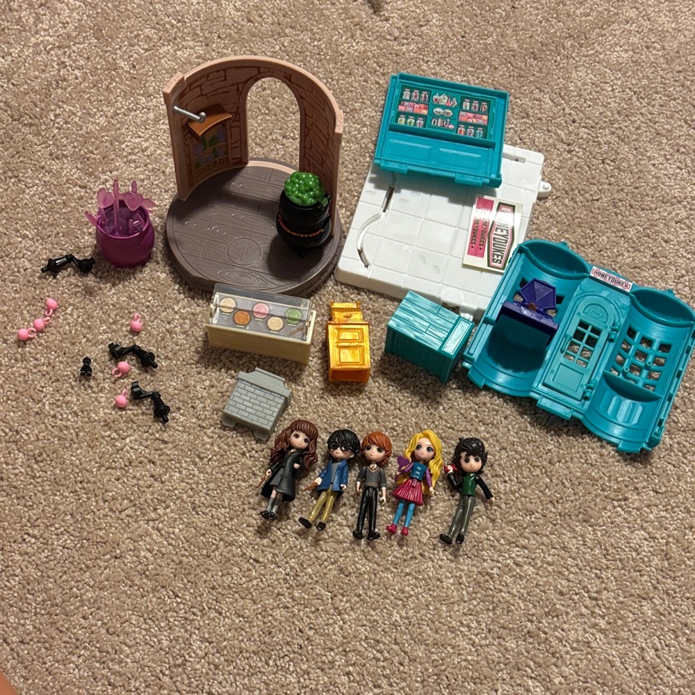Harry Potter magical minis playset LOT honeydukes hermoine Ron Luna Neville